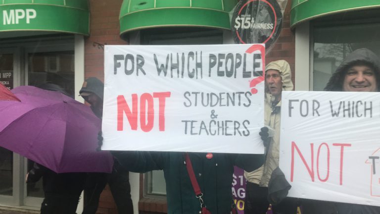 Ford protesters brave rain in Bracebridge